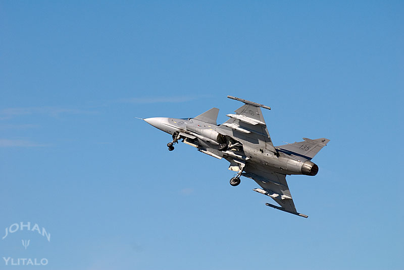 JAS-39 Gripen (1).jpg